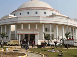 कोरोना बेकाबू रहा तो बिहार में समय पर चुनाव कराना चुनौती ! कोरोना का कहर काबू में नहीं आया और लाक डाउन-2 के बाद भी जारी रहा तो बिहार विधानसभा के चुनाव पर पर भी संकट के काले बादल मंडराने लगेंगे।