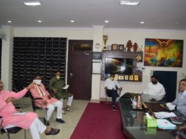 कोविड- 19 मामले जहां मिले हैं, उन क्षेत्रों में सीसीटीवी से निगरानी कोविड- 19 मामले जहां मिले हैं, उन क्षेत्रों में सीसीटीवी से निगरानी होगी। चंद्रपुरा एवं गोमिया प्रखंड में कोविड- 19 का मामला प्रकाश में आया है। उपायुक्त ने यह जानकारी दी