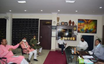 कोविड- 19 मामले जहां मिले हैं, उन क्षेत्रों में सीसीटीवी से निगरानी कोविड- 19 मामले जहां मिले हैं, उन क्षेत्रों में सीसीटीवी से निगरानी होगी। चंद्रपुरा एवं गोमिया प्रखंड में कोविड- 19 का मामला प्रकाश में आया है। उपायुक्त ने यह जानकारी दी
