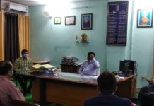 लॉक डाउन के दौरान हर रोज बोकारो में मिल रहा मुफ्त भोजन लॉक डाउन के दौरान हर रोज मुफ्त में जरूरतमंद लोगों को भोजन कराने की पहल बोकारो जिला प्रशासन ने की है। बोकारो के उपायुक्त मुकेश कुमार ने यह जानकारी दी।