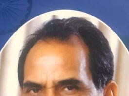 चन्द्रशेखर के बारे में अटल विहारी वाजपेयी ने क्या कहा था, जानें चन्द्रशेखर के बारे में अटल विहारी वाजपेयी ने अपने अंदाज में कहा था, ’चन्द्रशेखर जी एक कुशल वक्ता हैं, परन्तु जब ग़ुस्से में होते हैं तो और भी अच्छा बोलते हैं।’