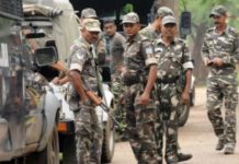 कोरोना के फैलाव को देखते हुए रांची में सीआरपीएफ की तैनाती कोरोना वायरस के फैलाव को देखते हुए रांची में सीआरपीएफ के जवानों की तैनाती का फैसला लिया गया है। लाक डाउन करने वालों से अब वे ही निपटेंगे।