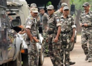 कोरोना के फैलाव को देखते हुए रांची में सीआरपीएफ की तैनाती कोरोना वायरस के फैलाव को देखते हुए रांची में सीआरपीएफ के जवानों की तैनाती का फैसला लिया गया है। लाक डाउन करने वालों से अब वे ही निपटेंगे।