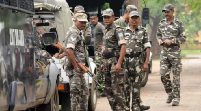 कोरोना के फैलाव को देखते हुए रांची में सीआरपीएफ की तैनाती कोरोना वायरस के फैलाव को देखते हुए रांची में सीआरपीएफ के जवानों की तैनाती का फैसला लिया गया है। लाक डाउन करने वालों से अब वे ही निपटेंगे।