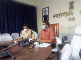 झारखंड में कोरोना के 4 नये मामले, मरीजों की संख्या हुई 53 झारखंड में कोरोना के 4 नये मामलों की पुष्टि हुई है। इनमें रांची के हॉटस्पॉट हिंदपीढ़ी से 3 और बेड़ो का 1 मरीज शामिल हैं। झारखंड में संक्रमितों की संख्या 53 हो गई है। डीसी और एसएसपी ने यह जानकारी दी