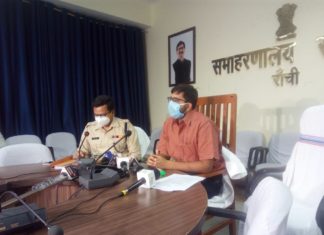 झारखंड में कोरोना के 4 नये मामले, मरीजों की संख्या हुई 53 झारखंड में कोरोना के 4 नये मामलों की पुष्टि हुई है। इनमें रांची के हॉटस्पॉट हिंदपीढ़ी से 3 और बेड़ो का 1 मरीज शामिल हैं। झारखंड में संक्रमितों की संख्या 53 हो गई है। डीसी और एसएसपी ने यह जानकारी दी