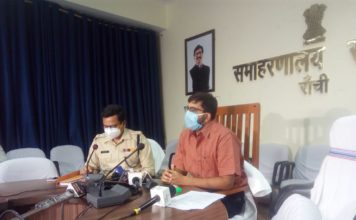 झारखंड में कोरोना के 4 नये मामले, मरीजों की संख्या हुई 53 झारखंड में कोरोना के 4 नये मामलों की पुष्टि हुई है। इनमें रांची के हॉटस्पॉट हिंदपीढ़ी से 3 और बेड़ो का 1 मरीज शामिल हैं। झारखंड में संक्रमितों की संख्या 53 हो गई है। डीसी और एसएसपी ने यह जानकारी दी