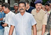 झारखंड में सजा पाने वाले छठे पालिटिशियन हैं एनोस एक्का झारखंड में सजा पाने वाले 5वें पालिटिशियन हैं एनोस एक्का। इससे पहले हरिनारायण राय, सावना लकड़ा, योगेंद्र प्रसाद और अमित महतो सजा पा चुके हैं।