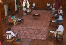 झारखंड में कोरोना के हालात की गवर्नर द्रौपदी मुर्मू ने समीक्षा की झारखंड में कोरोना के हालात की गवर्नर द्रौपदी मुर्मू ने समीक्षा की। उन्होंने कहा कि राष्ट्रपति व उपराष्ट्रपति से चिकित्सीय उपकरण के लिए अनुरोध करूंगी। वह कोरोना के बारे में राज्य के हालात की समीक्षा कर रही थीं