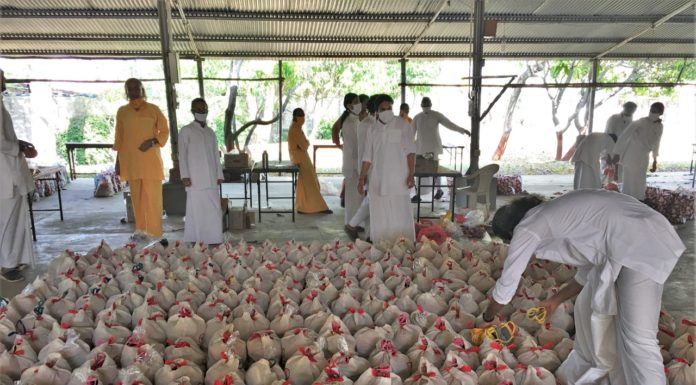 योगदा आश्रम लाक डाउन में पहुंचा जरूरतमंद ग्रामीणों के बीच योगदा सत्संग शाखा मठ ने कोविड-19 की वजह से हुए लाक डाउन में सहायता भरे अपने हाथ रांची के निकटवर्ती गांवों तक बढ़ाया है।
