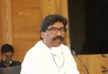 कोरोना हब बने हिंदपीढ़ी में सीएम हेमंत सोरेन ने खुद बांटा राशन CM हेमंत सोरेन का संकल्प है कि राज्य सरकार श्रमिकों के अधिकार से समझौता नहीं करेगी। CM हेमंत सोरेन ने कहा कि राष्ट्रीय सुरक्षा हमारी सर्वोच्च प्राथमिकता है।