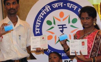 प्रधानमंत्री गरीब कल्याण योजना के तहत जनधन खातों में पैसे महिला जनधन खाते में झारखंड में तीसरी किस्त के रूप में 500 रुपये की रकम भेजी जा रही है। झारखंड में 73 लाख महिला जनधन खाते हैं।