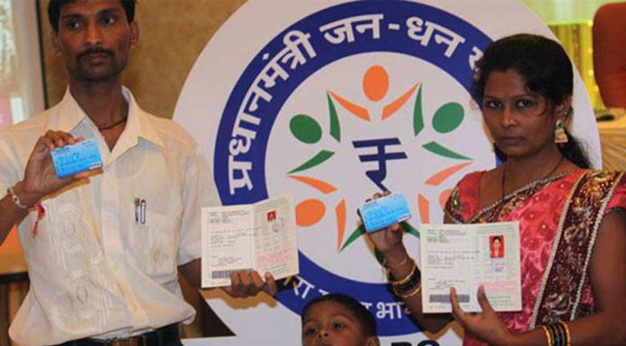 महिला जनधन खाते में झारखंड में भेजी जा रही तीसरी किस्त महिला जनधन खाते में झारखंड में तीसरी किस्त के रूप में 500 रुपये की रकम भेजी जा रही है। झारखंड में 73 लाख महिला जनधन खाते हैं।