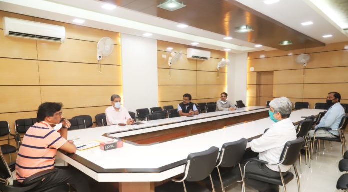 झारखंड में कोरोना संक्रमण को ले सीएम ने डाक्टरों के साथ बैठक झारखंड में कोरोना संक्रमण के बढ़ते मामलों को लेकर मुख्यमंत्री हेमंत सोरेन ने कहा कि राज्य सरकार इसकी रोकथाम के लिए हरसंभव कोशिश कर रही है।