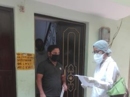 कोरोना से बचाव को लेकर जागरूक कर रहीं आंगनबाड़ी कार्यकर्ता कोरोना वायरस के संक्रमण से इंसानी जिंदगी को बचाने के लिए केंद्र एवं राज्य सरकार हर संभव प्रयास में जुटी हैं। यूपी में आंगनबाड़ी कार्यकर्ता भी जुटी हैं।