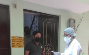 कोरोना से बचाव को लेकर जागरूक कर रहीं आंगनबाड़ी कार्यकर्ता कोरोना वायरस के संक्रमण से इंसानी जिंदगी को बचाने के लिए केंद्र एवं राज्य सरकार हर संभव प्रयास में जुटी हैं। यूपी में आंगनबाड़ी कार्यकर्ता भी जुटी हैं।