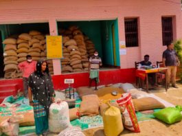 शिवहर में राशन कार्ड की हर यूनिट पर 10 किलो अनाज शिवहर में राशन कार्ड की हर यूनिट पर 10 किलो अनाज का वितरण हो रहा है। शिवहर जिलाधिकारी अवनीश कुमार सिंह खुद इसकी मानिटरिंग कर रहे हैं।