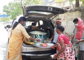 कोविड-19 का संक्रमण रोकने लिए झारखंड में बना टास्क फोर्स कोविड-19 को ले लाक डाउन के दौरान रांची की मेयर आशा लकड़ा ने जरूरतमंदों को भोजन वितरित किया
