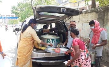 कोविड-19 का संक्रमण रोकने लिए झारखंड में बना टास्क फोर्स कोविड-19 को ले लाक डाउन के दौरान रांची की मेयर आशा लकड़ा ने जरूरतमंदों को भोजन वितरित किया