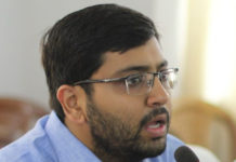 रांची में आप रहते हैं तो बाजार जाने की जहमत मत उठाइए रांची के उपायुक्त-सह-जिला दंडाधिकारी राय महिमापत रे ने बताया कि कोरोना जैसे संक्रमण से बचने का कारगर उपाय सामाजिक दूरी का पालन है। ऐसे में झारखंड सरकार द्वारा जारी किया गया यह ऐप कारगर साबित होगा।