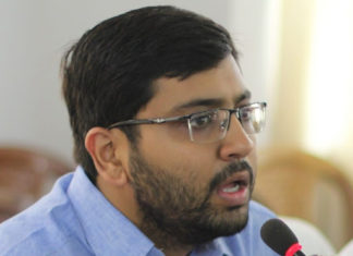 रांची में आप रहते हैं तो बाजार जाने की जहमत मत उठाइए रांची के उपायुक्त-सह-जिला दंडाधिकारी राय महिमापत रे ने बताया कि कोरोना जैसे संक्रमण से बचने का कारगर उपाय सामाजिक दूरी का पालन है। ऐसे में झारखंड सरकार द्वारा जारी किया गया यह ऐप कारगर साबित होगा।