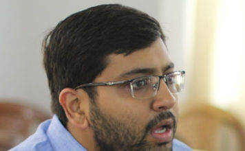 रांची में आप रहते हैं तो बाजार जाने की जहमत मत उठाइए रांची के उपायुक्त-सह-जिला दंडाधिकारी राय महिमापत रे ने बताया कि कोरोना जैसे संक्रमण से बचने का कारगर उपाय सामाजिक दूरी का पालन है। ऐसे में झारखंड सरकार द्वारा जारी किया गया यह ऐप कारगर साबित होगा।