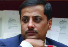 कोरोना की राजनीति और राजनीति का कोरोनाकरण कोरोना की पहुंच पेट के बाहर तक ही नहीं रही, पैठ अंदर तक हो गई है। कोरोना साथ लिए आ रहे हैं शिशु। ऐसे में सहज सवाल- कौन है कोरोना से सुरक्षित? पढ़िए, कोरोना डायरी की इक्कीसवीं किस्त वरिष्ठ पत्रकार डॉ. संतोष मानव की कलम से।