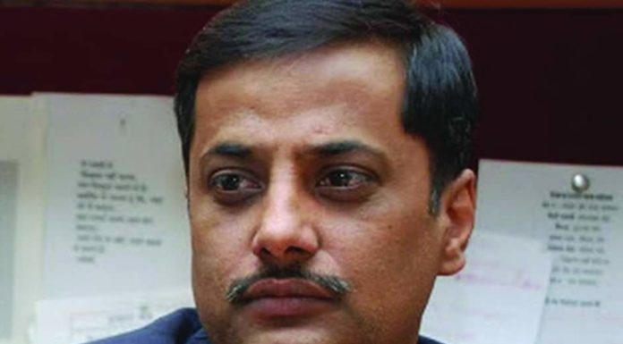 कोरोना की पहुंच पेट के बाहर तक ही नहीं रही, पैठ अंदर तक हो गई है कोरोना की पहुंच पेट के बाहर तक ही नहीं रही, पैठ अंदर तक हो गई है। कोरोना साथ लिए आ रहे हैं शिशु। ऐसे में सहज सवाल- कौन है कोरोना से सुरक्षित? पढ़िए, कोरोना डायरी की इक्कीसवीं किस्त वरिष्ठ पत्रकार डॉ. संतोष मानव की कलम से।