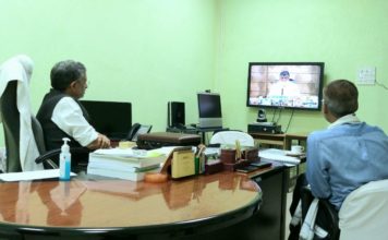 कोरोना संक्रमित की ट्रैकिंग के लिए कलाई पर आरोग्य सेतु बैंड लगाएं कोरोना संक्रमित की ट्रैकिंग व मानिटरिंग के लिए कलाई पर आरोग्य सेतु बैंड लगाए जाएं। यह सलाह उपमुख्यमंत्री सुशील कुमार मोदी ने दी है।