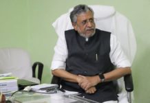 लाक डाउन में मेडिकल, पुलिस, स्वीपर व बैंकर्स की भूमिका को सराहा सुशील कुमार मोदी ने पंजाब सरकार पर गंभीर आरोप लगाये हैं। कहा- पंजाब में किसानों द्वारा ड्रग देकर बिहारी मजदूरों से अधिक काम लिया जाता है।