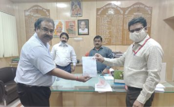 लॉक डाउन के बाद डाकिया ले जाएगा टीबी मरीजों का सैंपल लॉक डाउन खत्म होने के बाद डाकिया टीबी मरीजों का सैंपल ले जाएगा। टीबी के खात्मे के संकल्प को तय समय से पहले पूरा करने को लेकर कई कार्यक्रम शुरू हो रहे हैं।