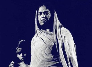 उषा गांगुली ने विष्णुकांत शास्त्री के कहने पर पी.एच.डी. नहीं किया उषा गांगुली, ओम पारीक और "रंगकर्मी" एक दूसरे के पर्याय हैं।