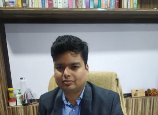 बिहार का ऐसा युवा, जो दूसरे युवकों का भविष्य संवार रहा बिहार के एक ऐेसे युवक की हम चर्चा कर रहे हैं, जिनका लक्ष्य छात्रों के भविष्य को संवारना है। अच्छी नौकरियां छोड़ कर वे पटना में प्रतियोगी परीक्षाओं की तैयारियां कराते हैं।