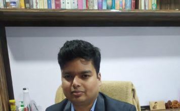 बिहार का ऐसा युवा, जो दूसरे युवकों का भविष्य संवार रहा बिहार के एक ऐेसे युवक की हम चर्चा कर रहे हैं, जिनका लक्ष्य छात्रों के भविष्य को संवारना है। अच्छी नौकरियां छोड़ कर वे पटना में प्रतियोगी परीक्षाओं की तैयारियां कराते हैं।