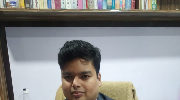 बिहार का ऐसा युवा, जो दूसरे युवकों का भविष्य संवार रहा बिहार के एक ऐेसे युवक की हम चर्चा कर रहे हैं, जिनका लक्ष्य छात्रों के भविष्य को संवारना है। अच्छी नौकरियां छोड़ कर वे पटना में प्रतियोगी परीक्षाओं की तैयारियां कराते हैं।