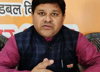 फीस माफी पर डेढ़ महीने से शिक्षा मंत्री सिर्फ आश्वासन दे रहे हैं, आदेश नहीं: अजय राय निजी स्कूलों में फीस माफी को लेकर कांग्रेस अपना स्टैंड क्लीयर करे : अजय राय