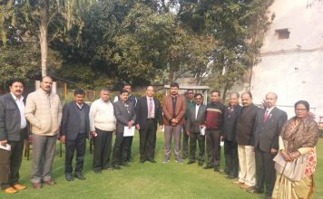 चर्च ऑफ नार्थ इंडिया के 70 पादरियों को 2 साल से नहीं मिला वेतन लॉक डाउन में मुश्किलों की मार दिहाड़ी मजदूर ही नहीं झेल रहे, बल्कि चर्च ऑफ नार्थ इंडिया के पादरी भी मुश्किल का सामना कर रहे हैं।