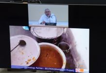 बिहार के क्वारंटाइन सेंटर का नीतीश ने किया वीसी से मुआयना बिहार के क्वारंटाइन सेंटर पर अनियमितता की शिकायतें मीडिया में आने के बाद मुख्यमंत्री नीतीश कुमार ने 20 केंद्रों का मुआयना किया। इसके लिए उन्होंने वीडियो क्न्फ्रेंसिंग का कहारा लिया।