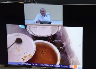 बिहार के क्वारंटाइन सेंटर का नीतीश ने किया वीसी से मुआयना बिहार के क्वारंटाइन सेंटर पर अनियमितता की शिकायतें मीडिया में आने के बाद मुख्यमंत्री नीतीश कुमार ने 20 केंद्रों का मुआयना किया। इसके लिए उन्होंने वीडियो क्न्फ्रेंसिंग का कहारा लिया।
