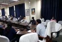 रोजगार की तैयारी में जुटी सरकार, मनरेगा को ले डीडीसी ने की बैठक रोजगार की तैयारी में सरकार जुट गयी है। इसकी तैयारी को लेकर रांची के डीडीसी ने मनरेगा के प्रखंड कार्यक्रम पदाधिकारियों के साथ बैठक की।