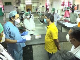 बीजेपी के झारखंड प्रदेश अध्यक्ष दीपक प्रकाश रिम्स में भर्ती बीजेपी के झारखंड प्रदेश अध्यक्ष दीपक प्रकाश की तबीयत आज अचानक बिगड़ जाने के बाद उन्हें रिम्स में भर्ती कराया गया। मुख्यमंत्री हेमंत भी अस्पताल पहुंचे।