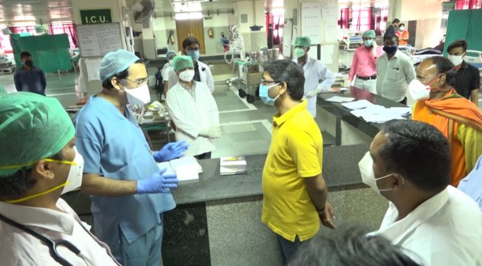 बीजेपी के झारखंड प्रदेश अध्यक्ष दीपक प्रकाश रिम्स में भर्ती बीजेपी के झारखंड प्रदेश अध्यक्ष दीपक प्रकाश की तबीयत आज अचानक बिगड़ जाने के बाद उन्हें रिम्स में भर्ती कराया गया। मुख्यमंत्री हेमंत भी अस्पताल पहुंचे।
