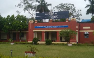 जमालपुर रेल कारखाना का दुर्भाग्य पीछा नहीं छोड़ रहा जमालपुर रेल कारखाना का दुर्भाग्य पीछा छोडने का नाम नहीं ले रहा। कई इकाइयां पहले से बंद हैं। अब इरिमी को हटाने की बात चल रही।जमालपुर रेल कारखाना का दुर्भाग्य पीछा छोडने का नाम नहीं ले रहा। कई इकाइयां पहले से बंद हैं। अब इरिमी को हटाने की बात चल रही।