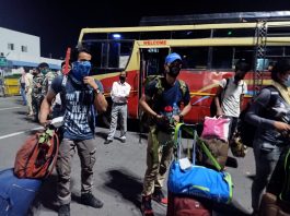 कोटा से लौटे स्टुडेंट्स, हेमंत सोरेन ने कहा- सबको सकुशल लाएंगे कोटा से स्टुडेंट्स को लेकर स्पेशल ट्रेन हटिया पहुंची। वहां उपस्थित अधिकारियों व छात्रों के चहरे पर खुशी दिखी। सीएम हेमंत सोरेन ने कहा कि सबको सकुशल लाएंगे।