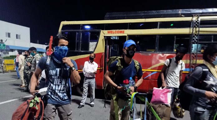 कोटा से लौटे स्टुडेंट्स, हेमंत सोरेन ने कहा- सबको सकुशल लाएंगे कोटा से स्टुडेंट्स को लेकर स्पेशल ट्रेन हटिया पहुंची। वहां उपस्थित अधिकारियों व छात्रों के चहरे पर खुशी दिखी। सीएम हेमंत सोरेन ने कहा कि सबको सकुशल लाएंगे।