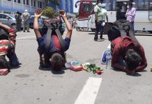 केरल से झारखंड लौटे प्रवासी मजदूरों ने माटी को किया नमन केरल से झारखंड के मजदूर आज स्पेशल ट्रेन से लौटे। उस वक्त दृश्य भावुक हो गया, जब कई ने हटिया स्टेशन से बाहर निकलते ही माटी को स्पर्श कर नमन किया।