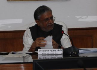 पटना को डूबने से बचाने के लिए खर्च होंगे 167 करोड़ रुपये पटना को डूबने से बचाने के लिए इस बार बिहार सरकार 167 करोड़ खर्च करेगी। उच्चक्षमता के वर्टिकल, सबमर्सिबल पम्प की खरीद होगी। उपमुख्यमंत्री सुशील कुमार मोदी ने यह जानकारी दी।