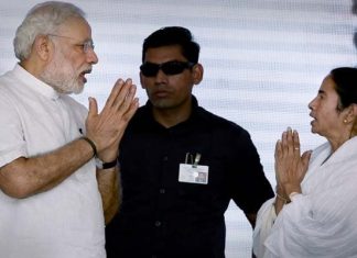 पश्चिम बंगाल के CS ने रिटायरमेंट ली, ममता ने बनाया चीफ एडवाइजर समय-समय की बात हैः केंद्र के निदेशानुसार आज ही चीफ सेक्रेट्री अलापन को दिल्ली में ज्वाइन करना था। इसे राजनीतिक हल्के में पीएम नरेंद्र मोदी पर ममता बनर्जी की कुशल रणीनित के तौर पर देखा जा रहा है।
