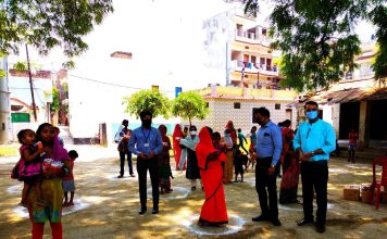 वाराणसी के शहरी क्षेत्र में 1900 बच्चे लाल श्रेणी में चिन्हित वाराणसी के शहरी क्षेत्र में 1900 लाल श्रेणी के चिन्हित बच्चे हैं। उनके बीच विशेष आहार का वितरण कराया जा रहा है। सामाजिक संस्था कुटुम्ब इसमें सहयोगी है।