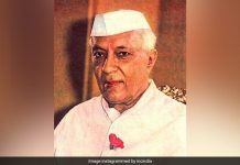 जवाहर लाल नेहरू के आखिरी कुछ दिन द्वंद्व के रहे जवाहर लाल नेहरू के आखिरी कुछ दिन काफी द्वंद्व के रहे। नास्तिक जवाहर लाल नेहरू अंतिम महीनों में आस्था और अनास्था के दरम्यान डोल रहे थे।